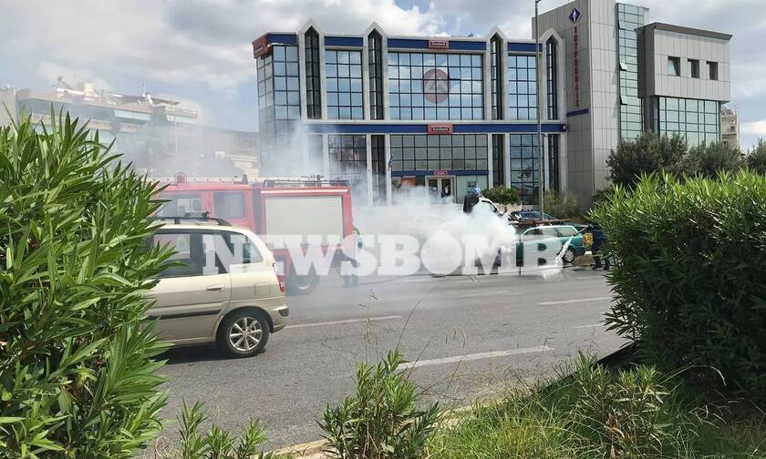 Φωτιά σε αυτοκίνητο στην Αργυρούπολη - Τεράστιο μποτιλιάρισμα (pics)
