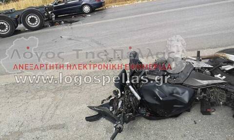 Γιαννιτσά: Σφοδρή σύγκρουση μοτοσικλέτας με νταλίκα - Νεκρός 21χρονος ανήμερα των γενεθλίων του
