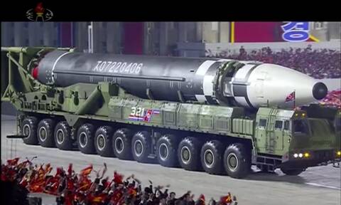 Κιμ Γιονγκ Ουν: Αυτός είναι ο νέος διηπειρωτικός πύραυλος της Βόρειας Κορέας