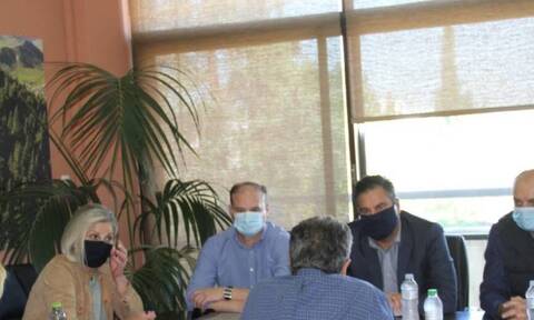 Θεσσαλία: Στελέχη της ΝΔ επισκέφτηκαν κατοίκους που επλήγησαν από την κακοκαιρία