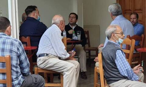 Μυτιλήνη: Επίσκεψη Μηταράκη στη Μόρια - Συνομίλησε με κατοίκους