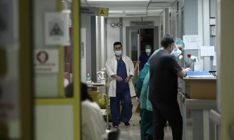 Κορονοϊός: Γεμίζουν οι ΜΕΘ στα νοσοκομεία - 118 εισαγωγές μέσα σε 24 ώρες σε όλη τη χώρα
