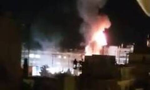Φωτιά Τώρα: Μεγάλη πυρκαγιά σε εστιατόριο στο Παλαιό Φάληρο