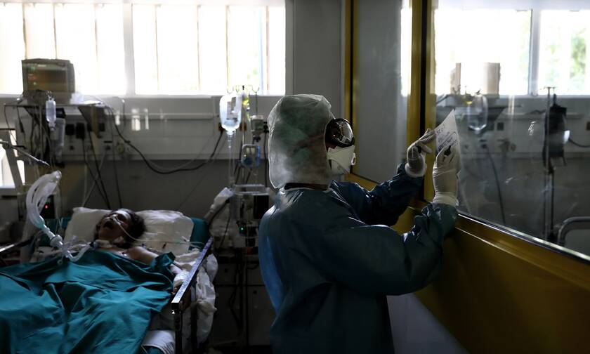 Κορονοϊός: Αρχίζουν τα δύσκολα! Γεμίζουν επικίνδυνα οι ΜΕΘ - Πίεση στο σύστημα υγείας