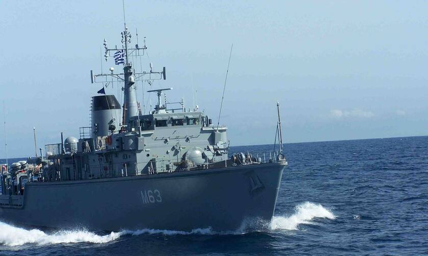 Θρίλερ με πλοίο του Πολεμικού Ναυτικού: Συγκρούστηκε με εμπορικό έξω από το λιμάνι του Πειραιά