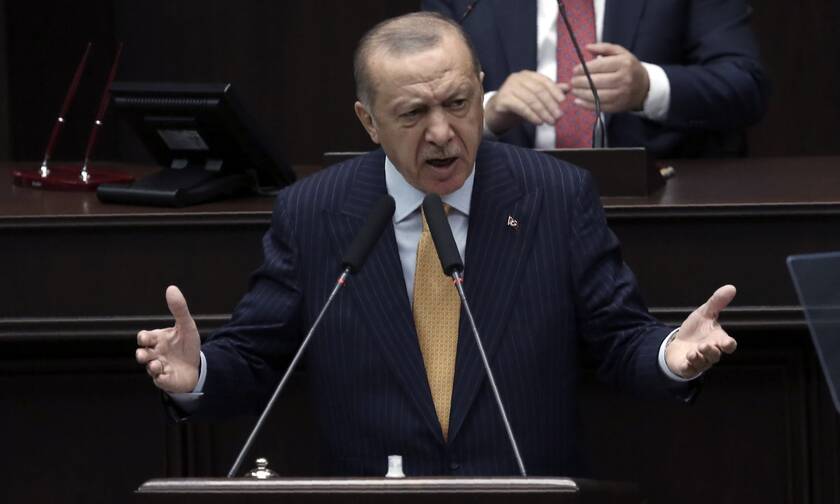 Ο Ερντογάν τον χαβά του: Υβρίζει τον Μακρόν, ενθαρρύνει τζιχαντιστές, αδιαφορεί για την Οικονομία