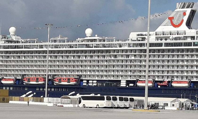 Κορονοϊός - Ηράκλειο: Κρουαζιερόπλοιο γεμάτο επιβάτες έδεσε στο λιμάνι εν μέσω lockdown