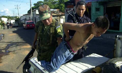 Επιχείρηση «αστραπή» στην Κεντρική Αμερική: Πάνω από 600 συλλήψεις μελών συμμοριών