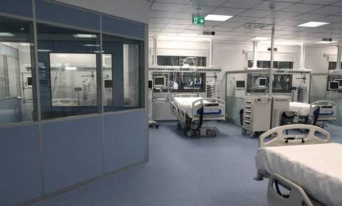 Κορονοϊός: Δραματική κατάσταση στα νοσοκομεία - Στήνουν ΜΕΘ σε θαλάμους 