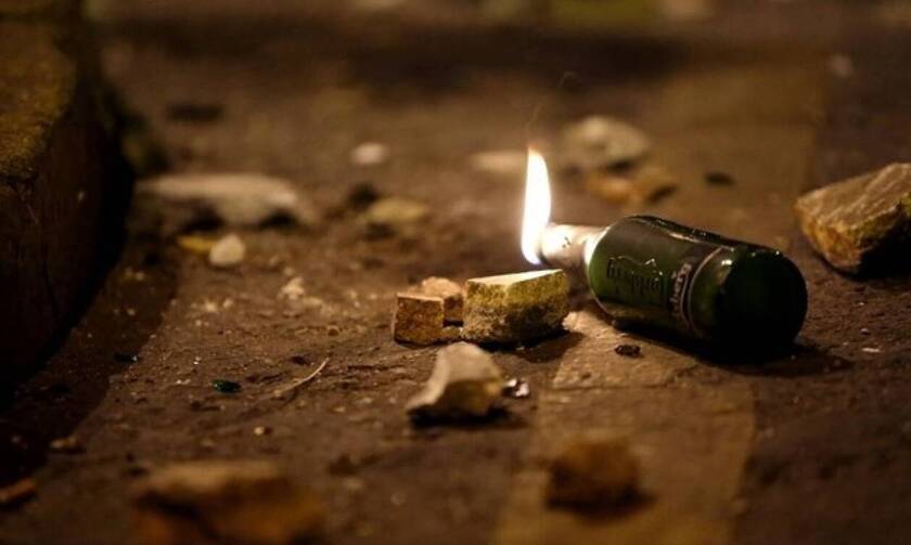 Θεσσαλονίκη: Επίθεση με βόμβες μολότοφ στο Αστυνομικό Τμήμα Θερμαϊκού