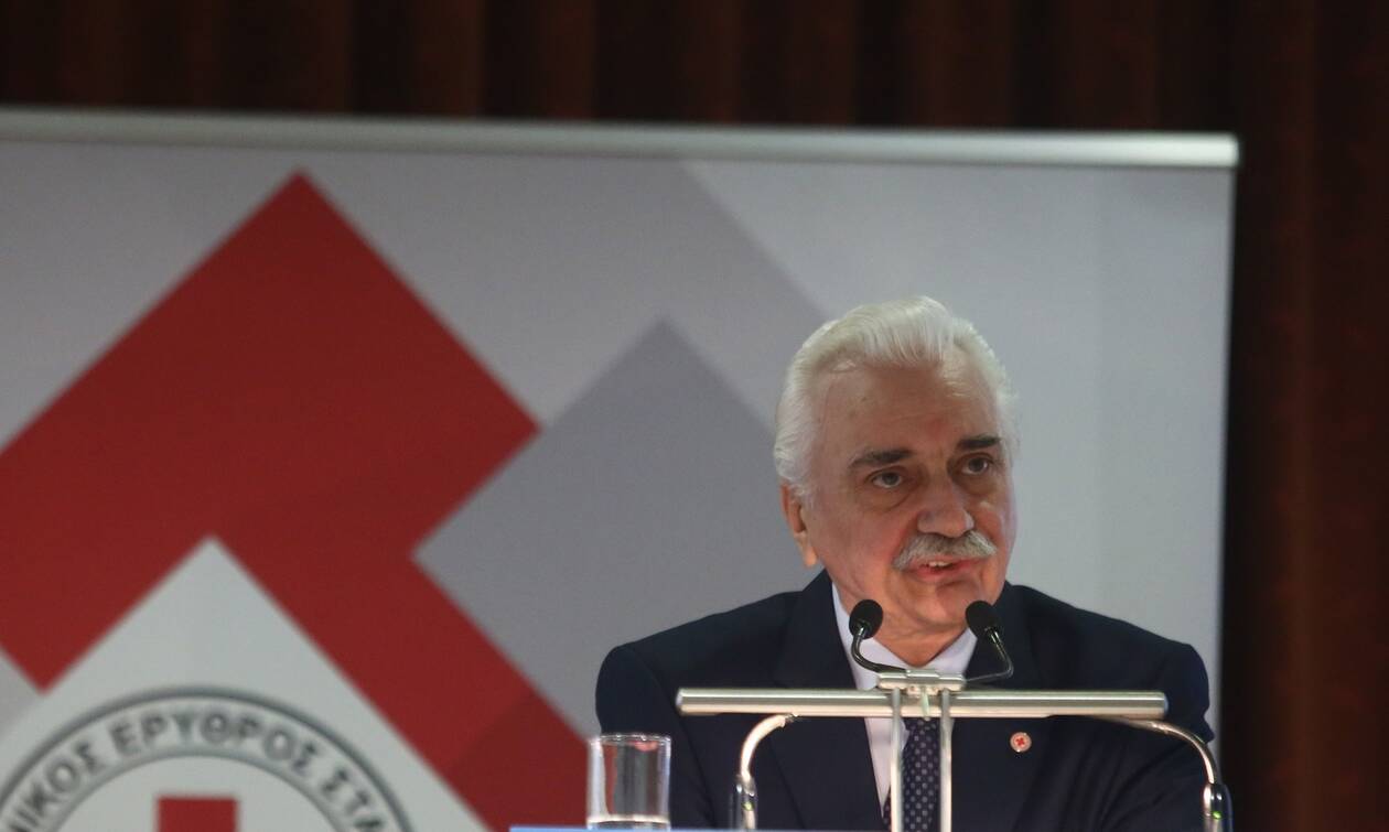 Πρόεδρος Ελληνικού Ερυθρού Σταυρού προς εθελοντές: «Σας θαυμάζουμε, σας τιμούμε, σας χειροκροτούμε»
