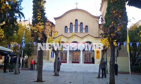Ρεπορτάζ Newsbomb.gr: Εκτός εκκλησιών οι πιστοί για τη γιορτή του Αγίου Νικολάου (pics)