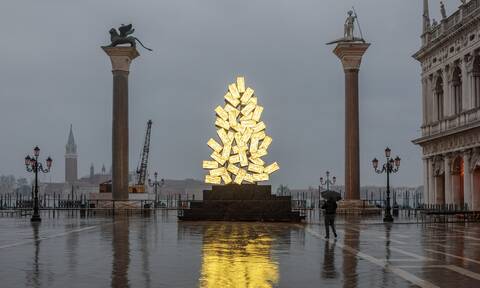 Βενετία: «Πλημμύρισε» με φως για τα Χριστούγεννα (photos)