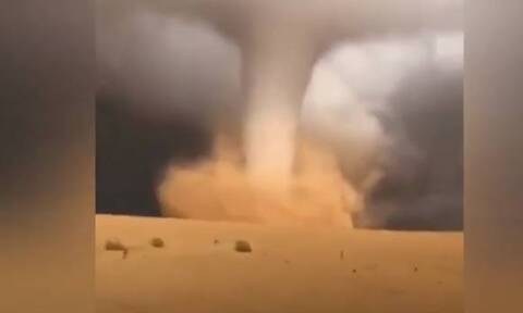 Συγκλονιστικό βίντεο: Ανεμοστρόβιλος στην έρημο προκαλεί τρόμο! (video)