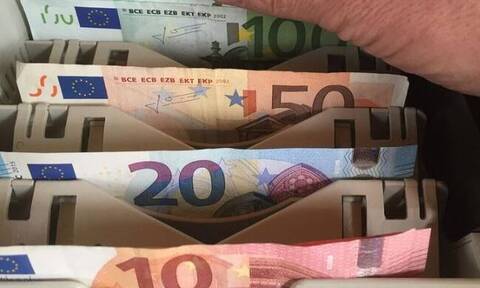 Επίδομα 800 ευρώ: Το απόγευμα η πληρωμή σε 445.000 δικαιούχους