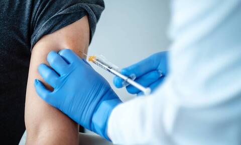 Εμβολιασμός: Στη μάχη και οι Φαρμακοποιοί - Τι ανακοίνωσε ο Πανελλήνιος Σύλλογος