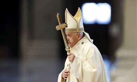 Νέος σάλος με το Instagram του Πάπα: Έκανε like σε ξανθιά «σεξοβόμβα»