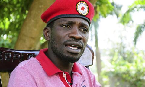 Ουγκάντα: Ποπ σταρ και υποψήφιος για την προεδρία κατήγγειλε ότι σωματοφύλακάς του δολοφονήθηκε