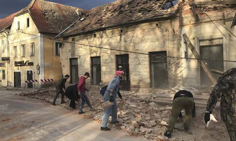 Σεισμός - Κροατία: Τρόμος από μετασεισμό ενώ δήμαρχος μιλούσε live - Αγωνία για τους εγκλωβισμένους