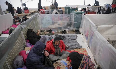 Η Ευρωπαϊκή Ένωση καταγγέλλει τις «απαράδεκτες» συνθήκες διαβίωσης μεταναστών στη Βοσνία