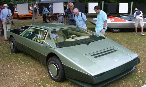 Αυτή η Aston Martin είναι 40 ετών και θέλει να ξεπεράσει τα 320 χλμ/ώρα