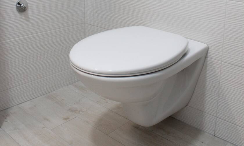 Πώς θα κάνετε τη λεκάνη της τουαλέτας να λάμψει