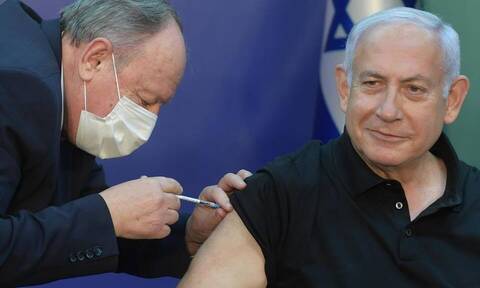Ισραήλ: Ο Νετανιάχου έβαλε σε προθήκη τη σύριγγα από τον εμβολιασμό του