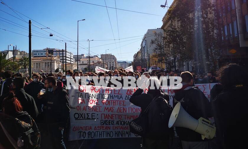Πορεία φοιτητών στο κέντρο της Αθήνας – Διαμαρτύρονται για την αστυνομία στα Πανεπιστήμια