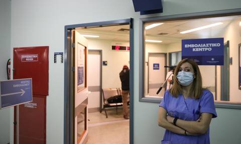 Κορονοϊός: Κρούσμα σε εμβολιαστικό κέντρο νοσοκομείου - «Στο ζενίθ» η ενδονοσοκομειακή διασπορά