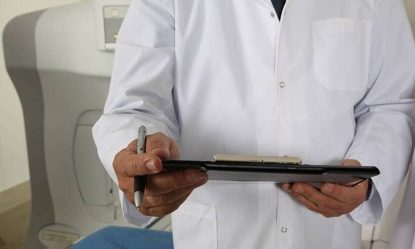 Συνελήφθη για «φακελάκι» 65χρονος γιατρός νοσοκομείου της Αττικής	