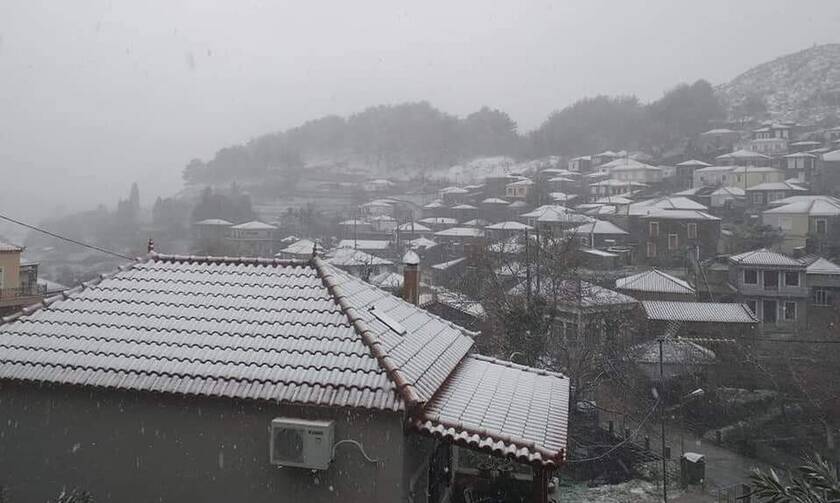 Κακοκαιρία: Χιονίζει στη Μυτιλήνη - Προβλήματα στο οδικό δίκτυο