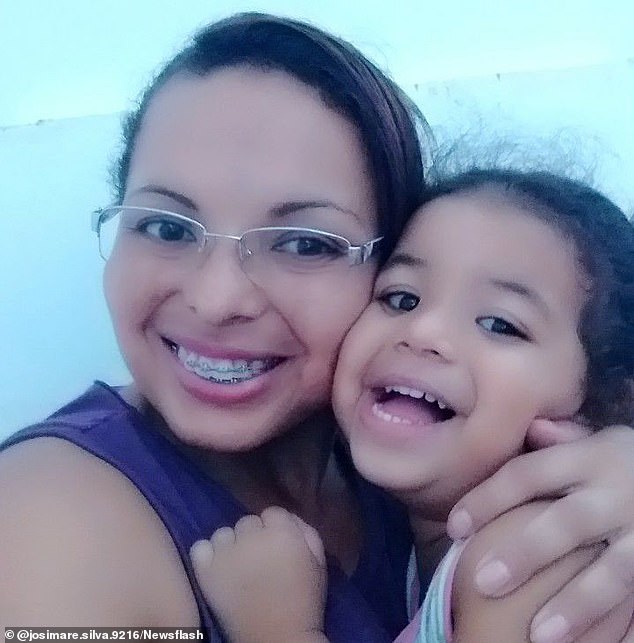 Φρίκη: Ήταν δαιμονισμένη - Ξερίζωσε τη γλώσσα και έβγαλε τα μάτια στην 5χρονη κόρη της