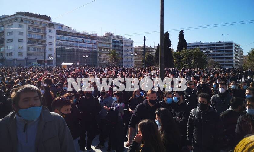Χιλιάδες φοιτητές στο κέντρο της Αθήνας - Σε εξέλιξη το πανεκπαιδευτικό συλλαλητήριο