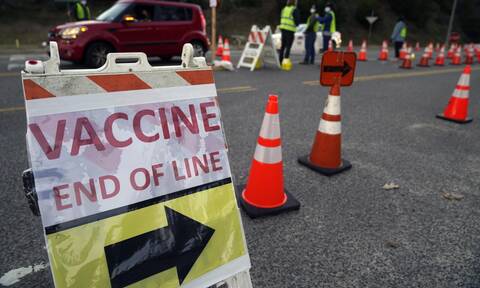 Κορονοϊός - ΗΠΑ: Διαδηλωτές διέκοψαν προσωρινά τη λειτουργία εμβολιαστικού κέντρου στο Λος Άντζελες	