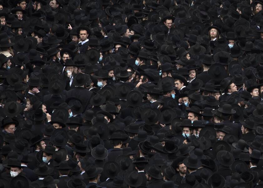  Ισραήλ: Απίστευτος συνωστισμός σε κηδεία ραβίνου εν μέσω της πανδημίας του κορονοϊού