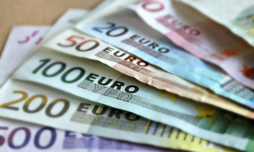 ΥΠΟΙΚ: Περίπου 1 δισ. ευρώ στους λογαριασμούς 492.394 δικαιούχων