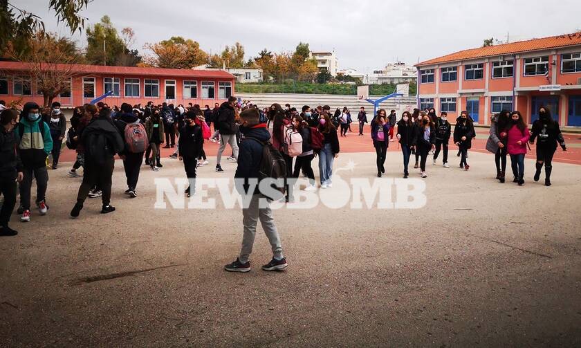 Ρεπορτάζ Newsbomb.gr: Χτύπησε το κουδούνι στα Γυμνάσια της Αττικής - Όλα τα μέτρα