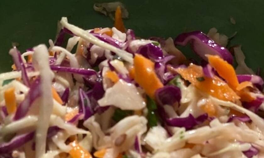 Συνταγή για την πιο Healthy Coleslaw σαλάτα (Γράφει η Majenco στο Queen.gr)