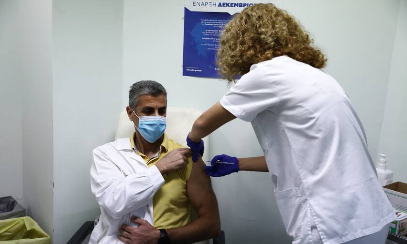 Κορονοϊός: Μόνο 1 στους 2 εργαζομένους στα νοσοκομεία έχει εμβολιαστεί