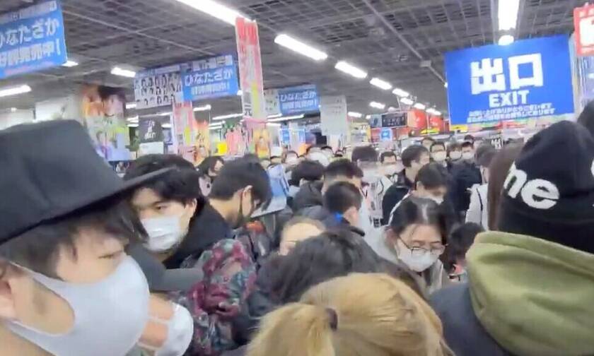 Κακός χαμός στην Ιαπωνία: Όχλος κάνει «ντου» σε κατάστημα για Playstation 5