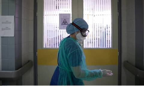 Κορονοϊός: Νέα κρούσματα σε υγειονομικούς στην Πάτρα -  Στο νοσοκομείο του Ρίου και στην ΥΠΕ