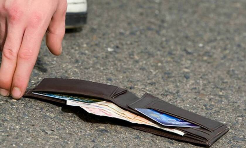 Χανιά: Υπόδειγμα ήθους - Οδηγός απορριμματοφόρου βρήκε χαμένο πορτοφόλι και το παρέδωσε