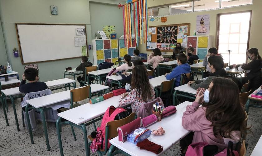 Κορονοϊός - κρούσματα: Να ξανακλείσουν τα σχολεία ζητά ο πρόεδρος του Ιατρικού Συλλόγου Θεσσαλονίκης