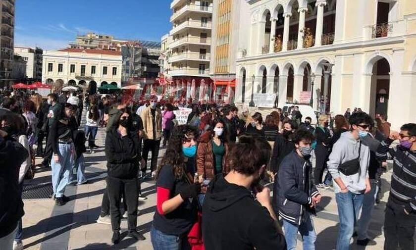 Πάτρα: Σε εξέλιξη η πορεία φοιτητών κατά του νέου νομοσχεδίου - Ισχυρή η παρουσία της ΕΛ.ΑΣ