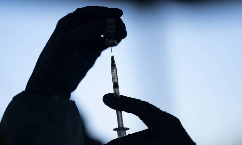 Κορονοϊός: Περίπου 4.000 οι παραλλαγές του σε όλο τον κόσμο – Σκέψεις για μικτές δόσεις εμβολίου