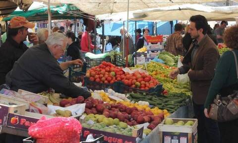 Λαϊκές αγορές: Αντιδρoύν για την αναστολή λειτουργίας τα Σαββατοκύριακα