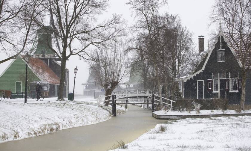 Ολλανδία: Η πιο ισχυρή χιονοθύελλα της τελευταίας δεκαετίας σαρώνει τη χώρα (pics+vid)