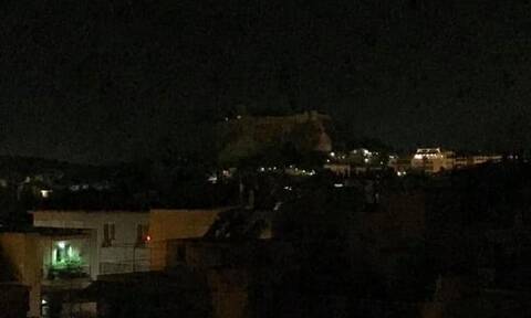 Μπλακ άουτ στην Αττική: Έσβησαν τα φώτα της Ακρόπολης από τη διακοπή ρεύματος