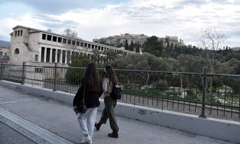 Κορονοϊός: Η Αττική στη δίνη του 3ου κύματος - Κίνδυνος για «ασφυξία» στα νοσοκομεία της Αθήνας