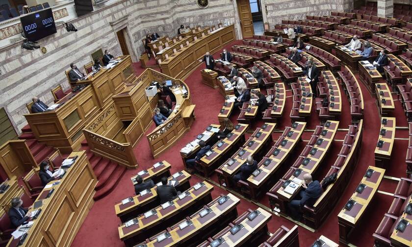 Σφοδρή αντιπαράθεση στην Βουλή για το νομοσχέδιο παιδείας, τις διαδηλώσεις και το lockdown
